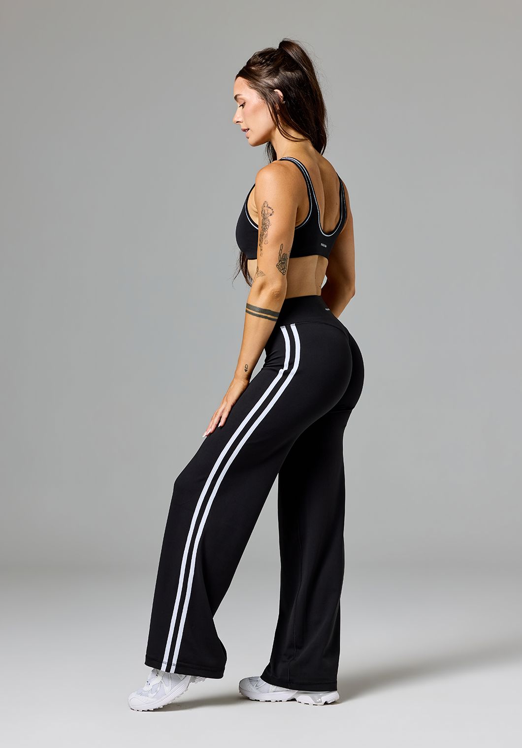 Reluna™ Double Stripe Sculptseam® Mid-Rise Straight Leg Pant Regular Black