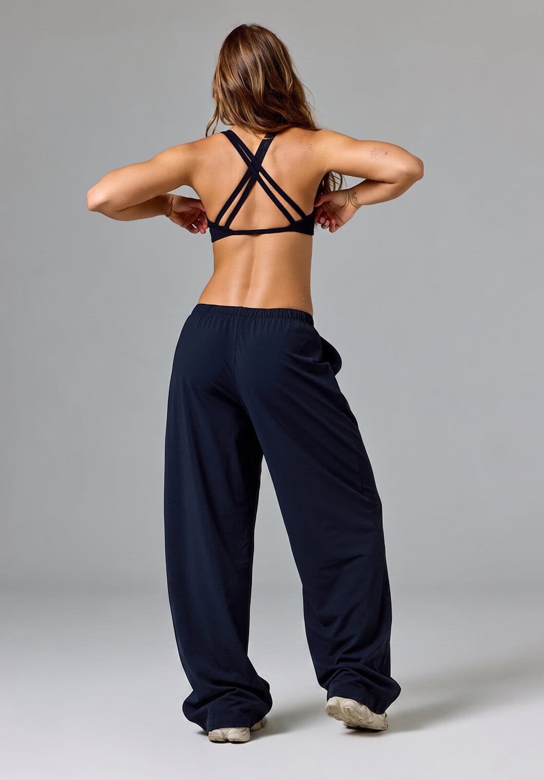 Airlift™ ShapeLock™ Float Mid-Rise Straight Leg Pant Black Onyx