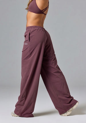 AirLift™ ShapeLock™ Float Mid-Rise Straight Leg Pant Cherry Cola