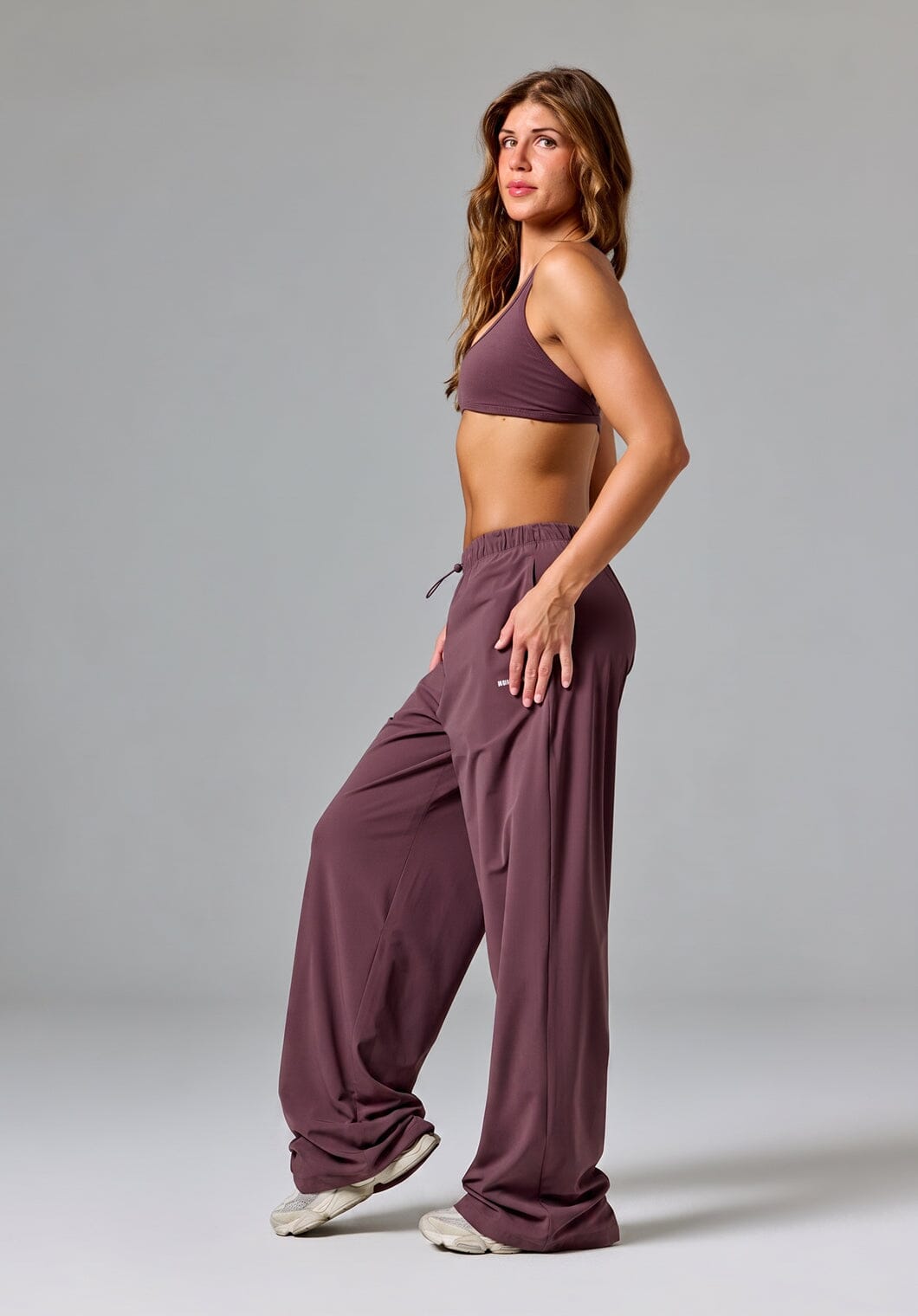 AirLift™ ShapeLock™ Float Mid-Rise Straight Leg Pant Cherry Cola