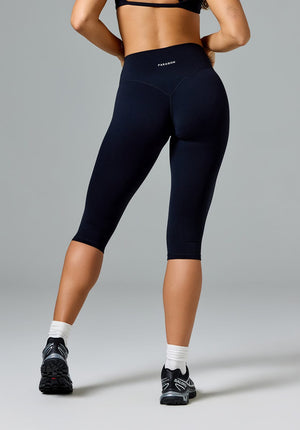 FormLux™ Original Sculptseam® Plus High-Rise Capri Black Onyx