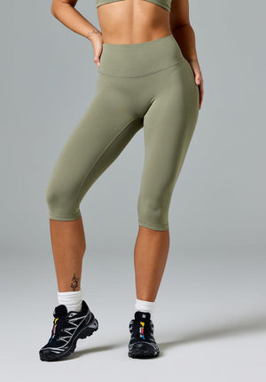 FormLux™ Original Sculptseam® Plus High-Rise Capri Pistachio