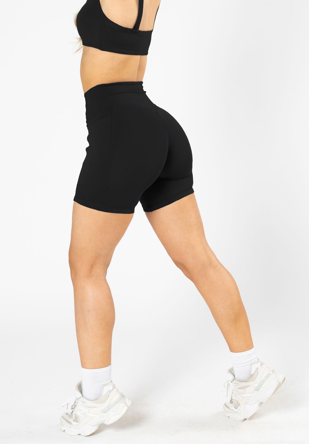 Reluna™ Empower High-Rise Sculptseam® Pocket Short 6” Black