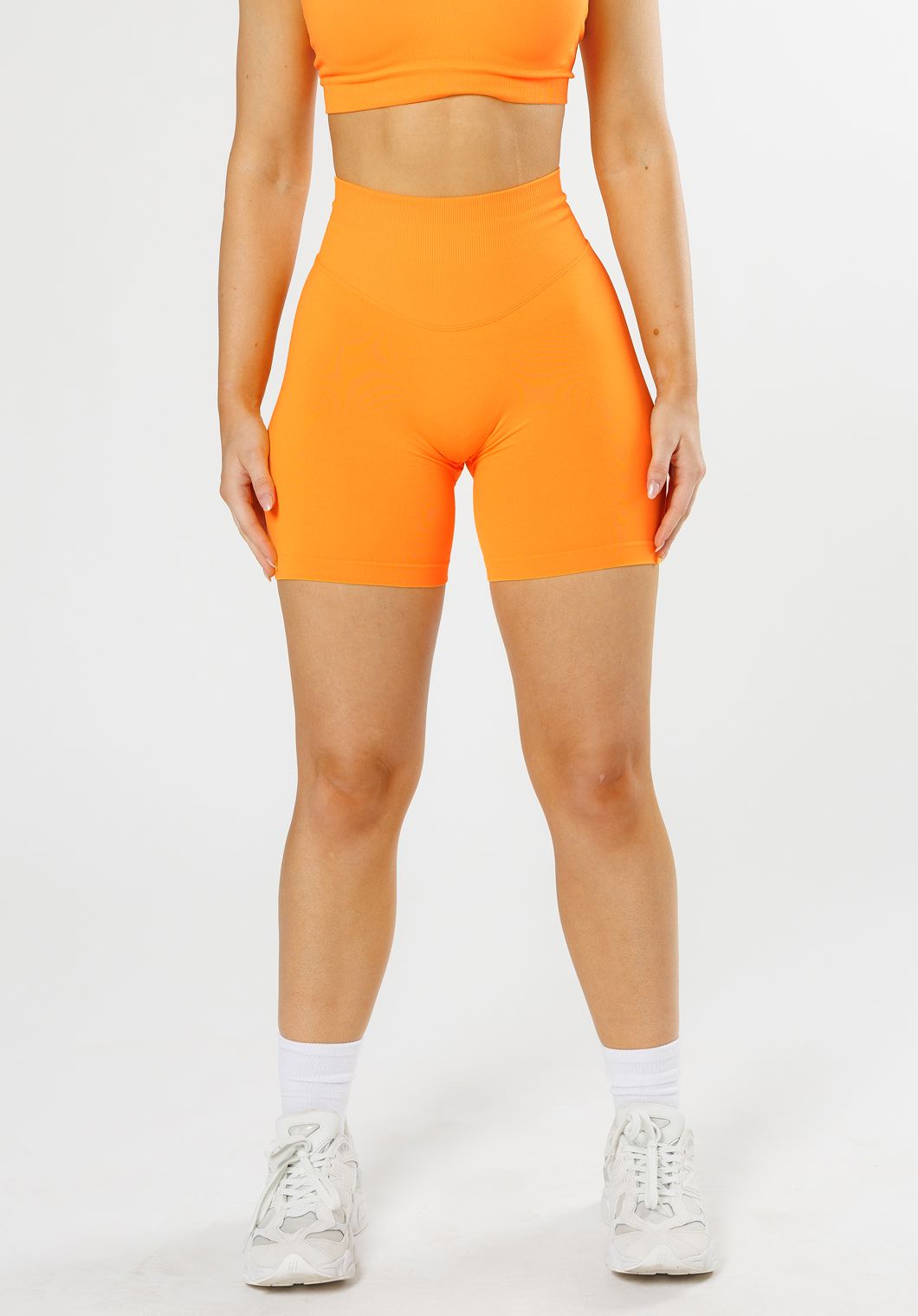 CurveFlex™ Hourglass High-Rise Sculptseam® Plus Seamless Shorts 6” Apricot