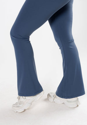 RecStretch™ Original Sculptseam® Plus Essential Flare Legging 31" Water Sign