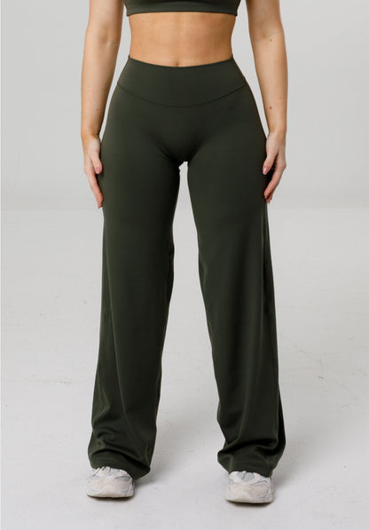 Reluna™ Original Sculptseam® Plus Mid-Rise Straight Leg Pant Short -  Poison Ivy