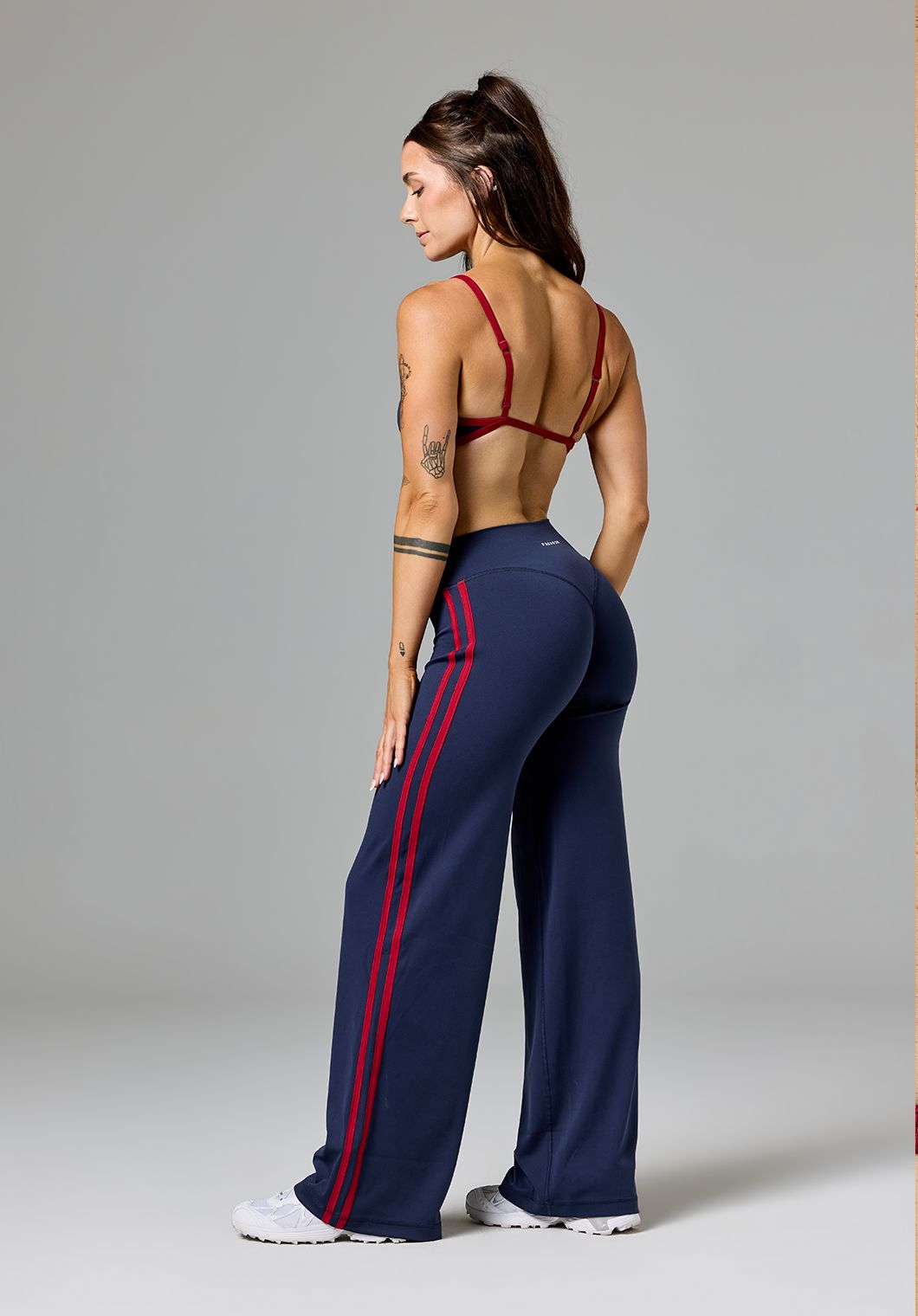 Reluna™ Contrast Square Neck Sports Bra Nightshade