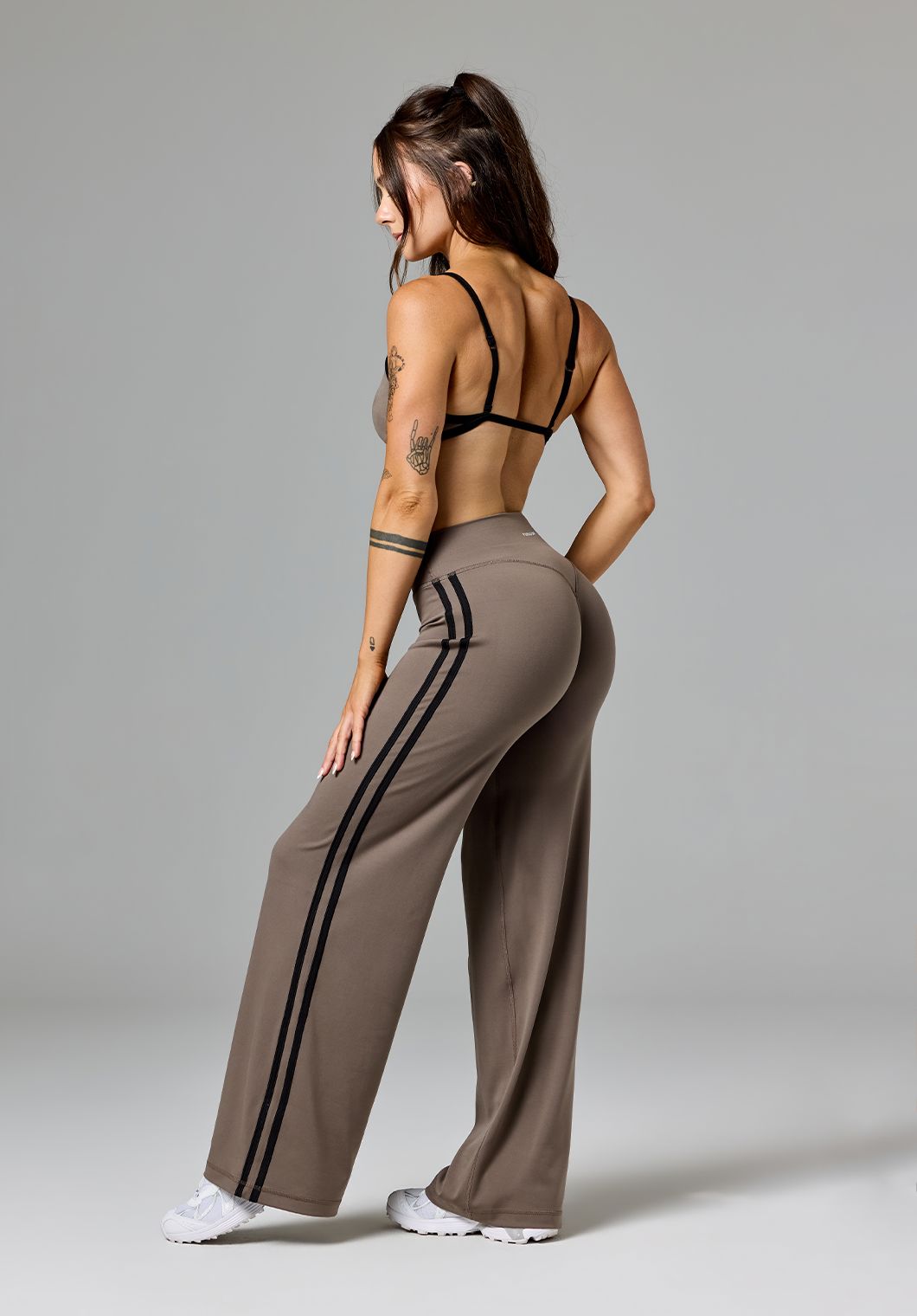 Reluna™ Contrast Square Neck Sports Bra Thyme
