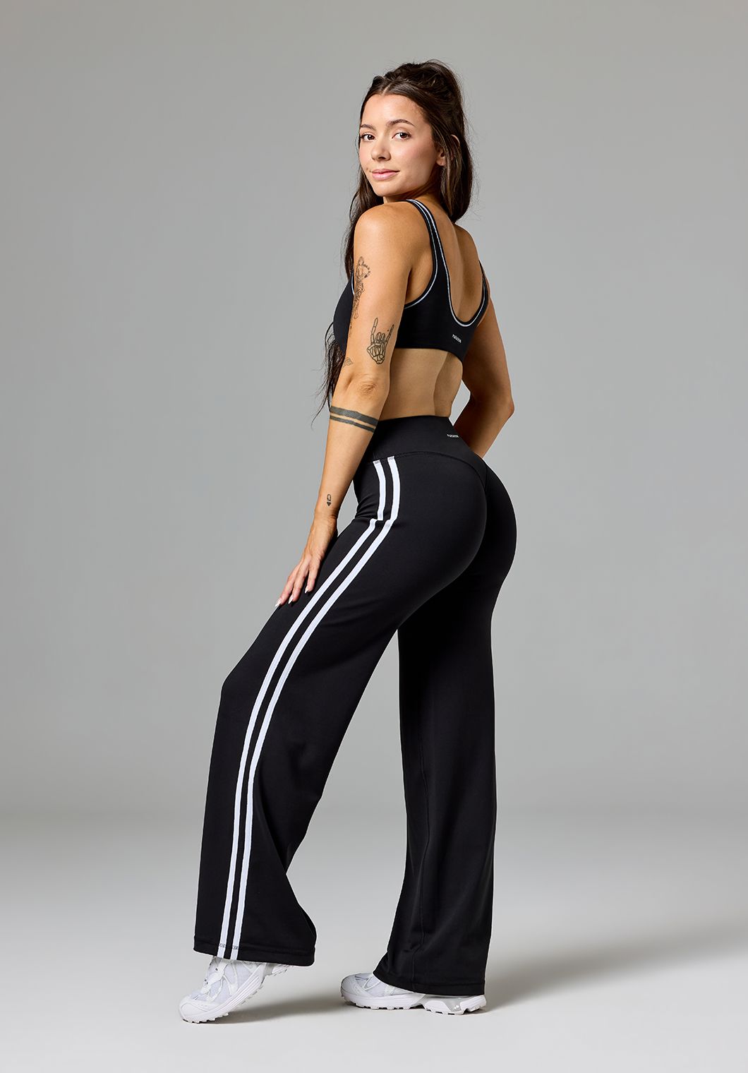 Reluna™ Double Stripe Sculptseam® Mid-Rise Straight Leg Pant Regular Black