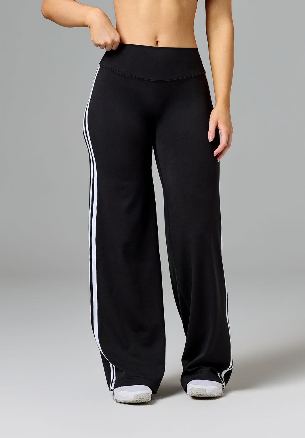 Reluna™ Double Stripe Sculptseam® Mid-Rise Straight Leg Pant Short Black