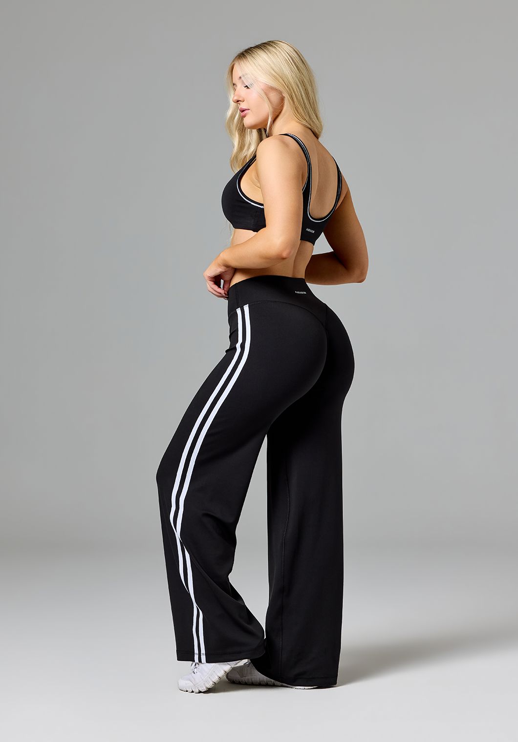 Reluna™ Double Stripe Sculptseam® Mid-Rise Straight Leg Pant Short Black