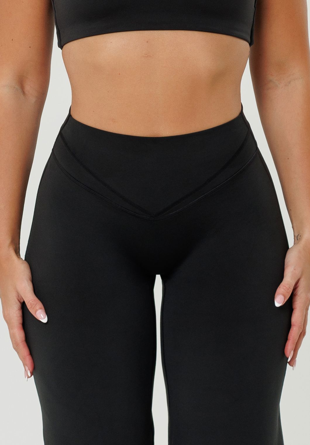 Reluna™ Icon High-Rise Sculptseam® Plus Straight Leg Pant Short- Black