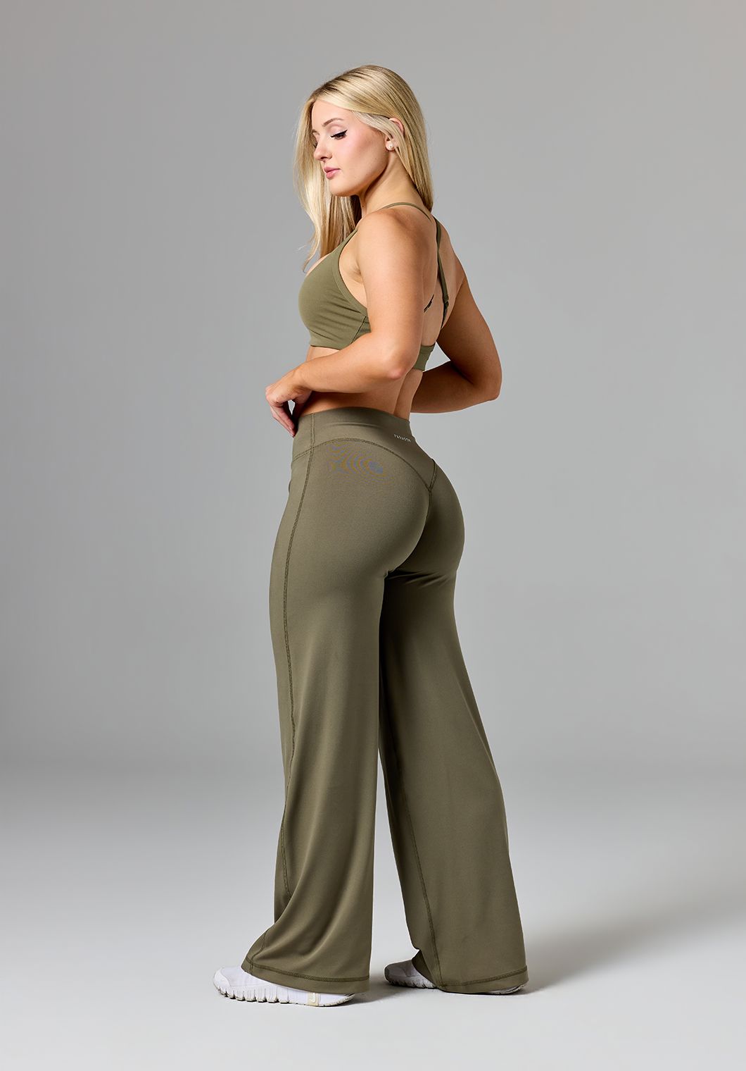 Reluna™ Original Sculptseam® Mid-Rise Straight Leg Pant Short Everglades
