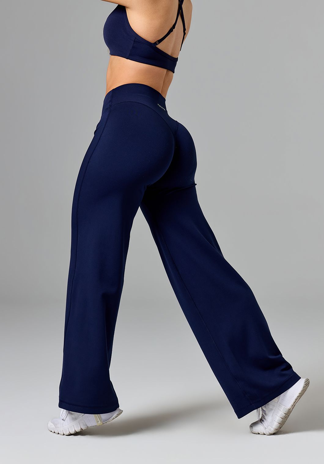 Reluna™ Original Sculptseam® Mid-Rise Straight Leg Pant Short Ink