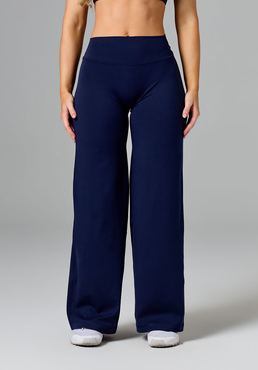 Reluna™ Original Sculptseam® Mid-Rise Straight Leg Pant Short Ink