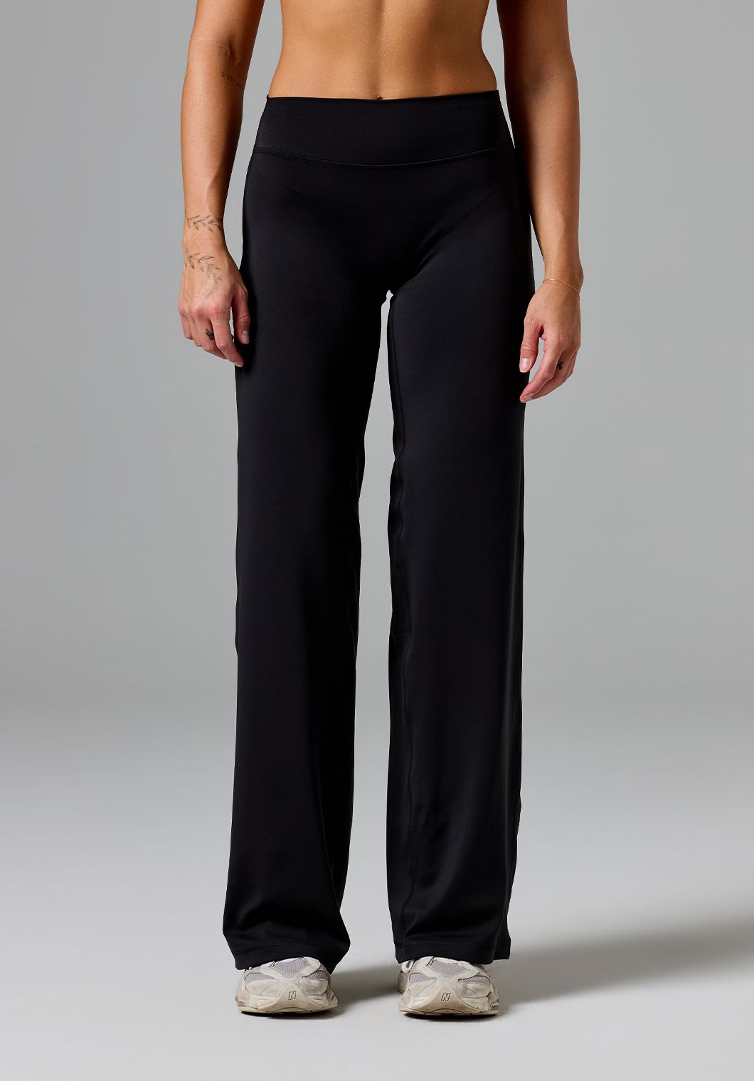Reluna™ Original Sculptseam® Low-Rise Straight Leg Pant Regular Black