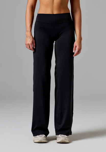 Reluna™ Original Sculptseam® Low-Rise Straight Leg Pant Regular Black