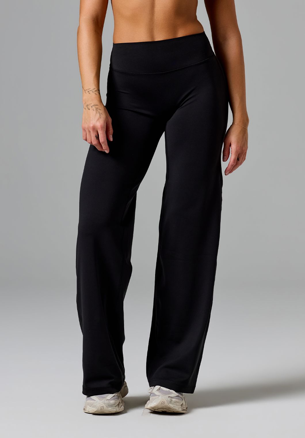 Reluna™ Original Sculptseam® Mid-Rise Straight Leg Pant Regular Black