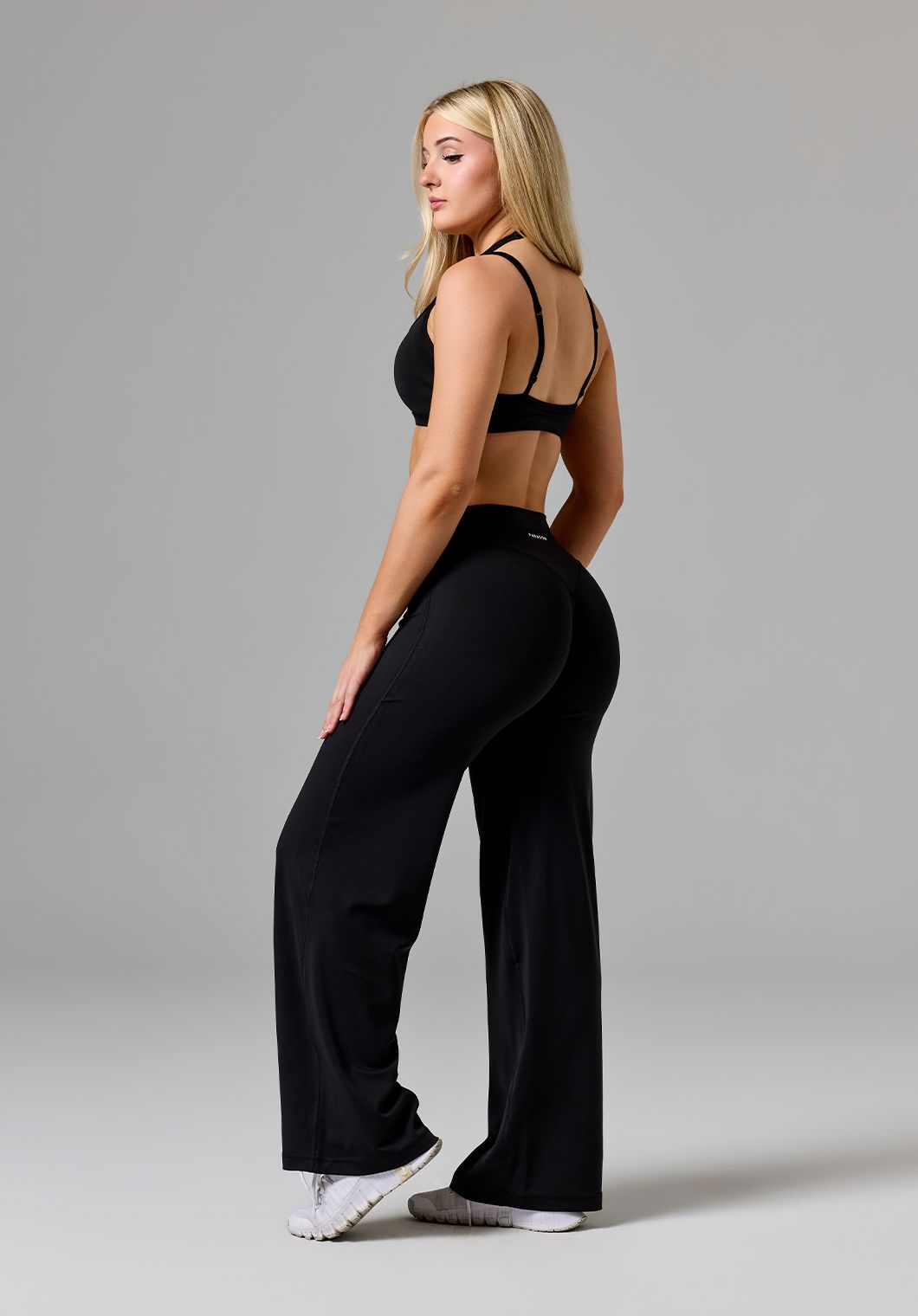 Reluna™ Original Sculptseam® Mid-Rise Straight Leg Pant Short Black